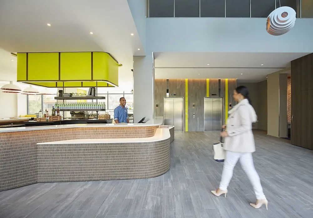 Holiday Inn Express Adelaide City Centre By Ihg Отель